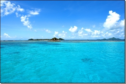 Happy Island, anchorage in Clifton Lagoon in Union Island