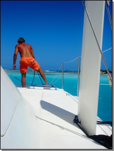 Manoeuvre catamaran aux Tobago Cays