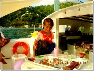 Anniversaire sur le catamaran Kawai durant une croisire